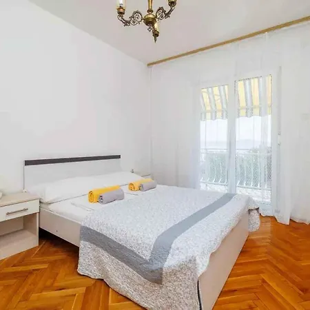 Four-bedroom In Iii *