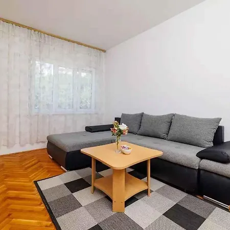 Four-bedroom In Iii דירה קריקווניצה