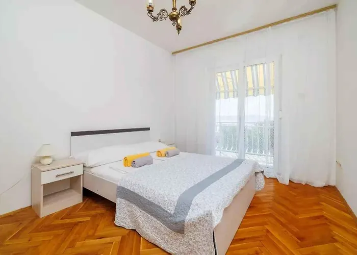 Four-bedroom In Iii *