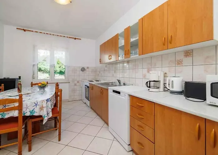 Four-bedroom In Iii *