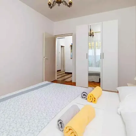 Lägenhet Four-bedroom In Iii