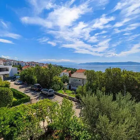 Apartament Four-bedroom In Iii