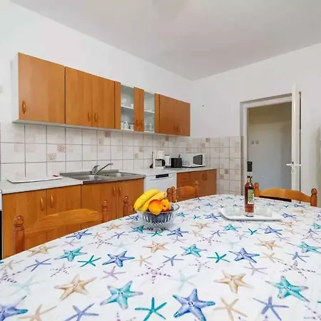 Four-bedroom In Iii Apartment *