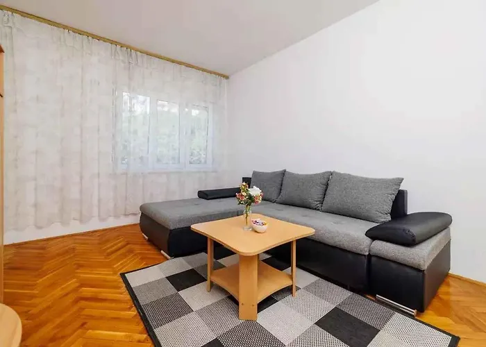 Four-bedroom In Iii Daire Crikvenica